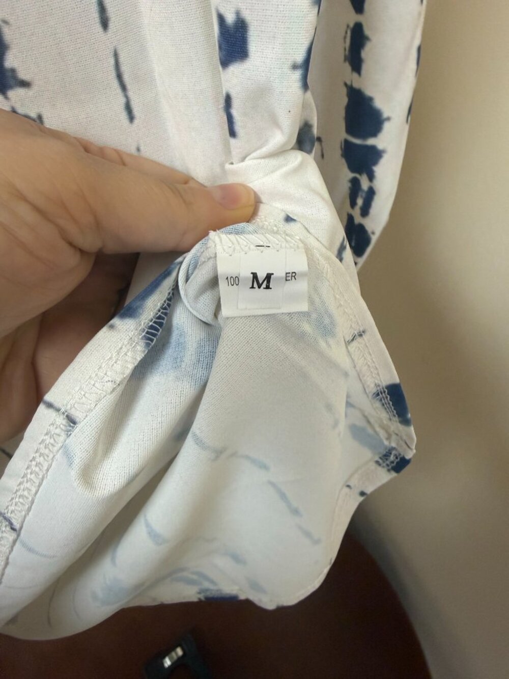 Women's Blue & White Tie-Dye Print V-Neck Blouse Balloon Sleeves Size M NWOT - Picture 5 of 5